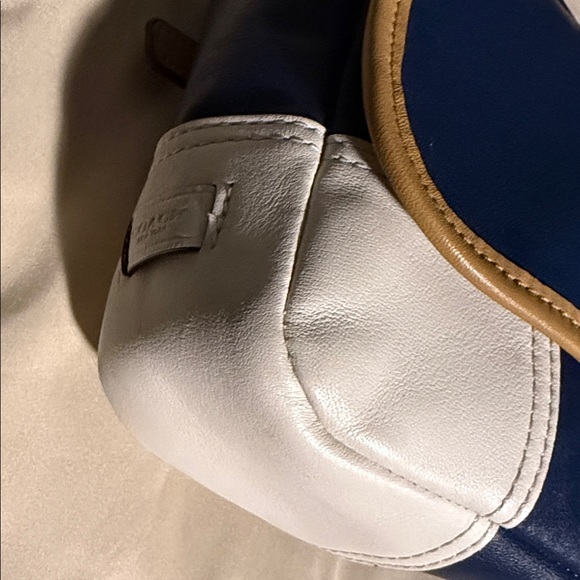 Coach Hadley Crossbody - Picture 3 of 10